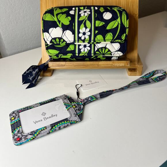 Bundle Vera Bradley Zip Around Wallet and NWT Luggage Tag - Picture 1 of 7